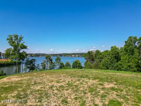 390 Admiral Ct, Lenoir City, TN 37772