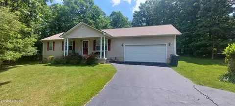 101 Lincolnshire Dr, Crossville, TN 38555