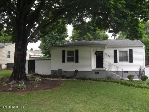 6020 Moore Rd, Knoxville, TN 37920