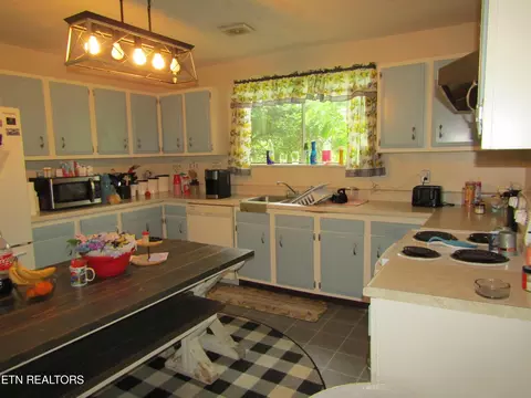 508 Wilderness Rd, Middlesboro, KY 40965 photo 9