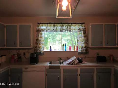 508 Wilderness Rd, Middlesboro, KY 40965 photo 10