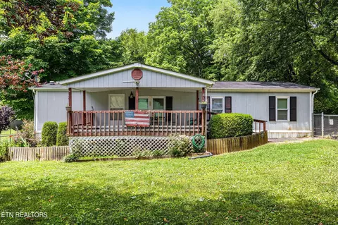 703 Briggs Rd, Dandridge, TN 37725