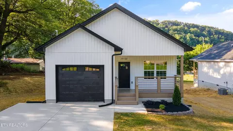 2902 NE Helen Dr, Knoxville, TN 37918
