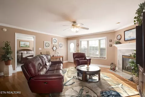 Living - 5012 Fairgrounds Pl, Kingston, TN 37763 photo 4 of 4