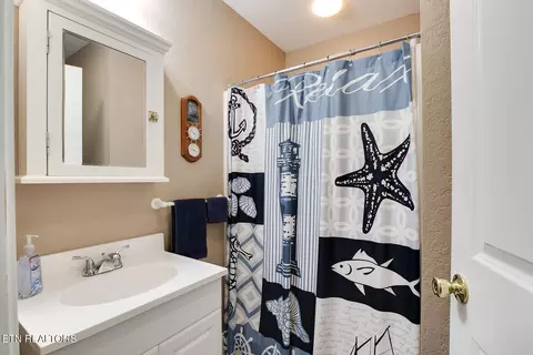 Bath - 5012 Fairgrounds Pl, Kingston, TN 37763 photo 1 of 2