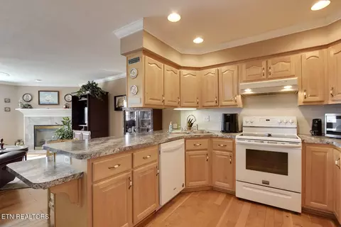 Kitchen - 5012 Fairgrounds Pl, Kingston, TN 37763 photo 3 of 4