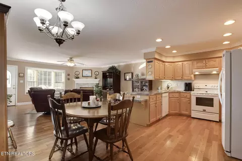 Dining - 5012 Fairgrounds Pl, Kingston, TN 37763 photo 5 of 5