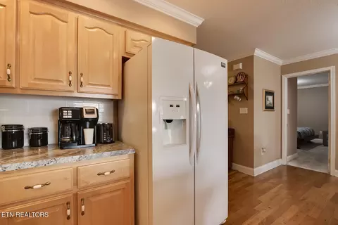 Kitchen - 5012 Fairgrounds Pl, Kingston, TN 37763 photo 4 of 4
