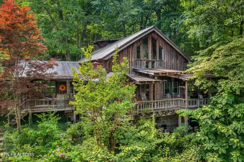 265 Wintergreen Ln, Cosby, TN 37722