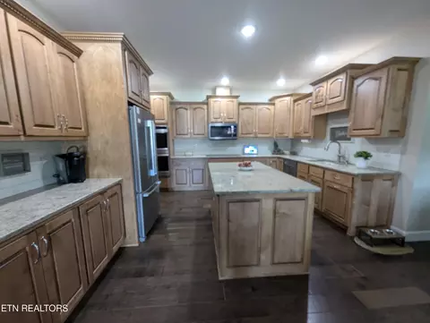 264 Holly Tree Dr, Crossville, TN 38555