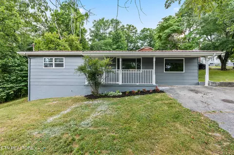 121 Briggs Dr, Harriman, TN 37748