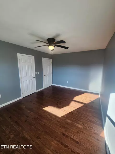 Bedroom - 518 W W 3rd Ave, Oneida, TN 37841 photo 2 of 4