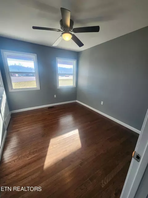 Bedroom - 518 W W 3rd Ave, Oneida, TN 37841 photo 4 of 4