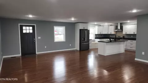 Living - 518 W W 3rd Ave, Oneida, TN 37841 photo 1 of 2