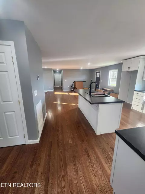 Entry Way - 518 W W 3rd Ave, Oneida, TN 37841 photo 1 of 1
