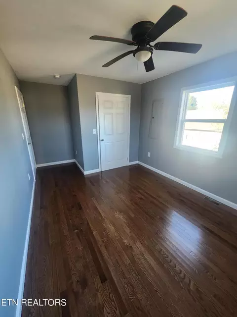 Bedroom - 518 W W 3rd Ave, Oneida, TN 37841 photo 3 of 4
