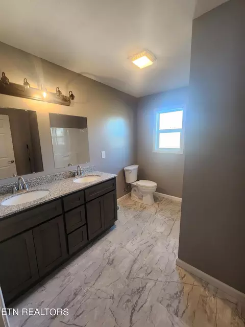 Bath - 518 W W 3rd Ave, Oneida, TN 37841 photo 1 of 2