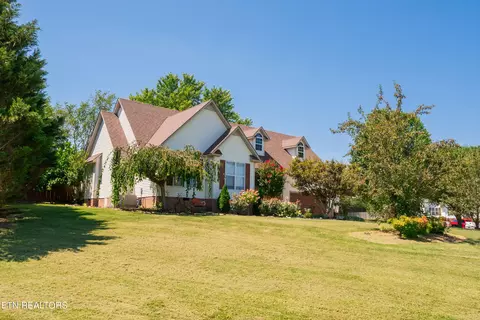 6049 Commodore Cir, Baxter, TN 38544 photo 2
