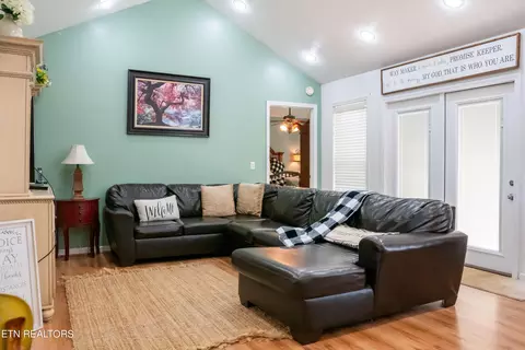 6049 Commodore Cir, Baxter, TN 38544 photo 4