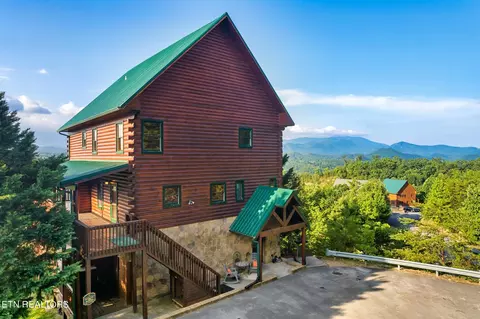 1926 Starr View Dr, Sevierville, TN 37876