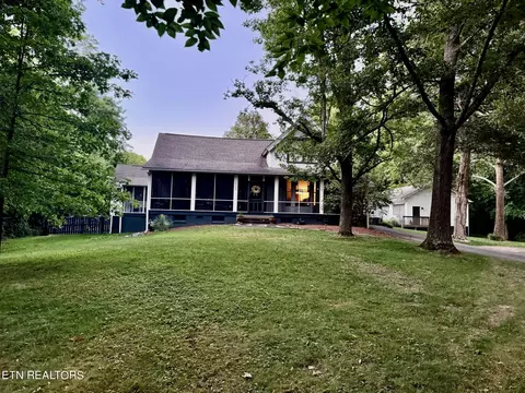 5100 Kesterwood Dr, Knoxville, TN 37918