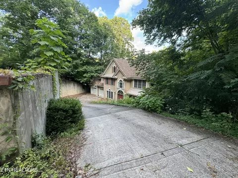 475 S Shorewood Dr, Caryville, TN 37714