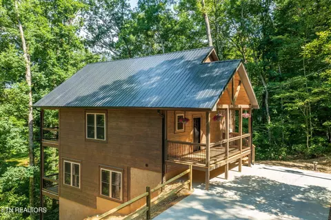 3605 Wears Mountain Ln, Sevierville, TN 37862