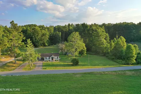 1063 Williams Creek Rd, Oneida, TN 37841