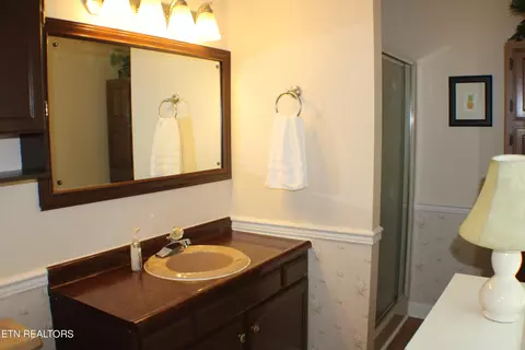 Bath - 113 Grant St, Harrogate, TN 37752 photo 5 of 5