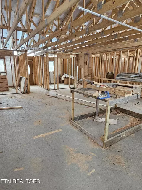 Susan Circle, Deer Lodge, TN 37726 photo 12