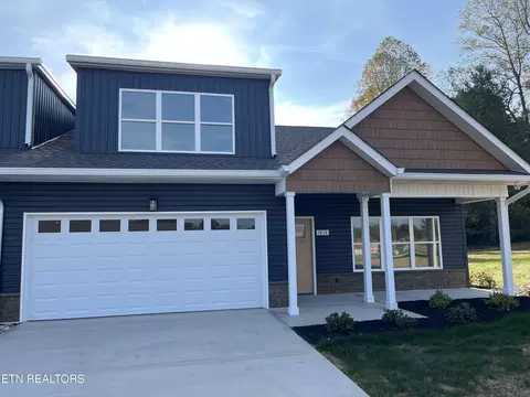 1414 Summer Meadow Dr, Powell, TN 37849