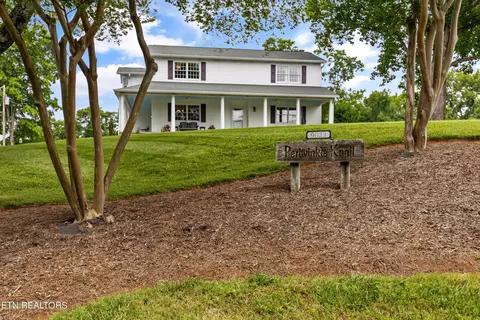 9023 NW Fox Lonas Rd, Knoxville, TN 37923