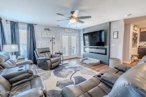 Living - 216 Belle Ct, Talbott, TN 37877 photo 1 of 2