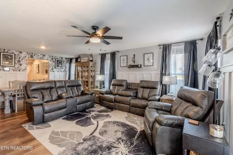 Living - 216 Belle Ct, Talbott, TN 37877 photo 2 of 2