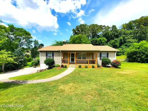 708 Gladstone Cir, Maryville, TN 37804
