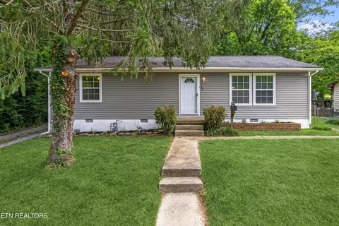 106 Ashland Ln, Oak Ridge, TN 37830