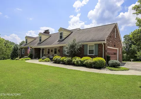 704 Claiborne Rd, La Follette, TN 37766