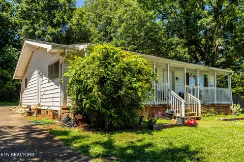 411 Cherokee Heights Dr, Maryville, TN 37801
