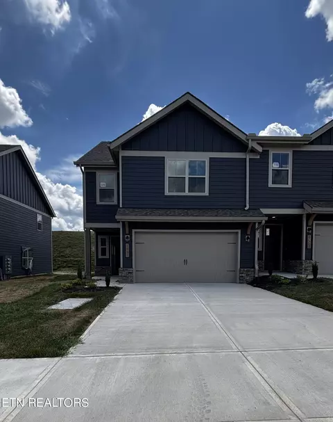 1461 Mountain Quail Cir, Maryville, TN 37801