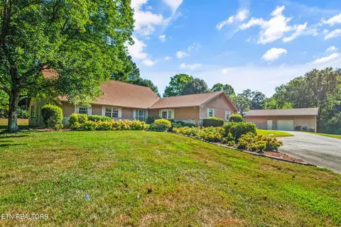 731 Lynn St, Clinton, TN 37716