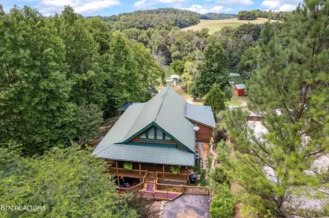 511 River Front Dr, Sparta, TN 38583