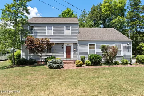 607 Woodland Dr, Clinton, TN 37716