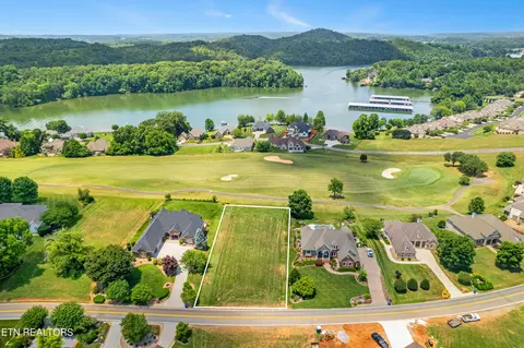 821 Rarity Bay Pkwy, Vonore, TN 37885