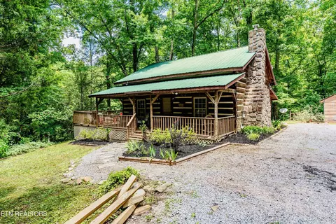 224 Deer Run Dr, Maryville, TN 37803