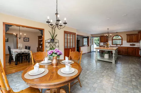 Dining - 240 Moulton Rd, Fall Branch, TN 37656 photo 2 of 4