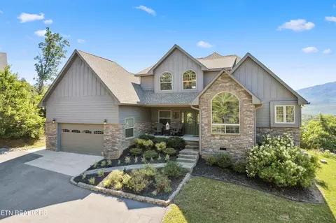904 Pine Cone Way, Gatlinburg, TN 37738
