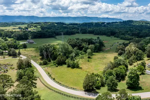 1131 Huffstetler Rd, Maryville, TN 37803