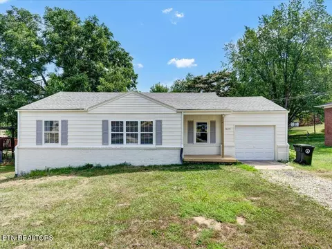 329 E Hillcrest Dr, Morristown, TN 37813