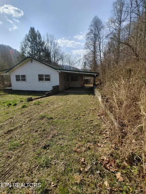 Exterior - 1 Hill Dr, Baxter, KY 40806 photo 4 of 9