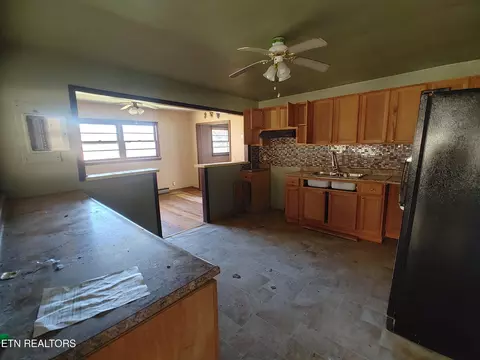 Kitchen - 1 Hill Dr, Baxter, KY 40806 photo 3 of 4